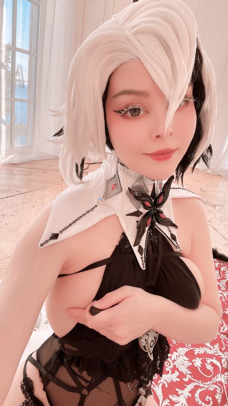 Изысканная фотосессия с обнаженной моделью