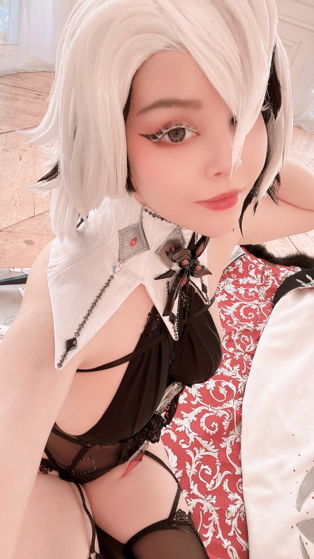 Изысканная фотосессия с обнаженной моделью