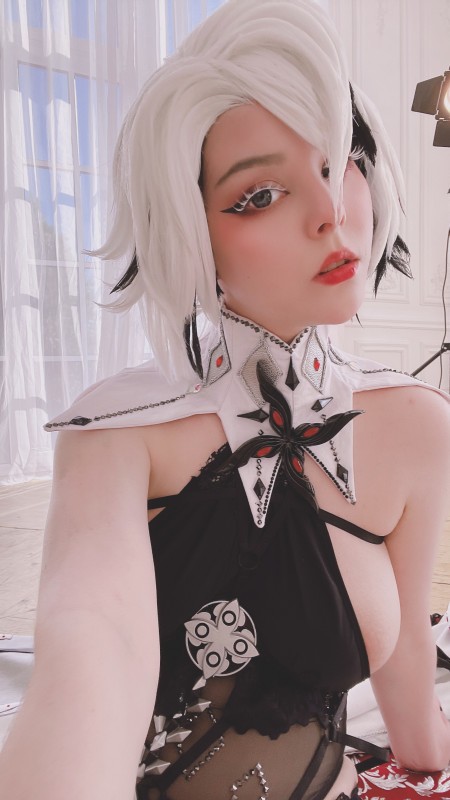 Изысканная фотосессия с обнаженной моделью