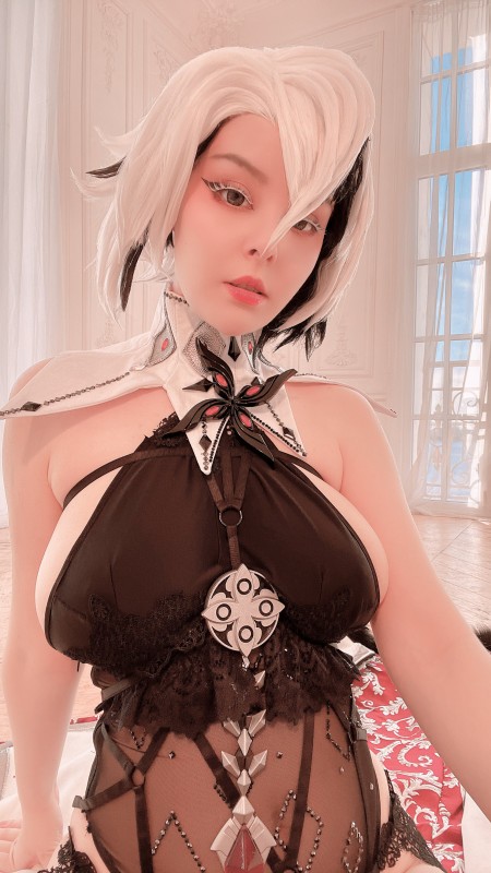 Изысканная фотосессия с обнаженной моделью