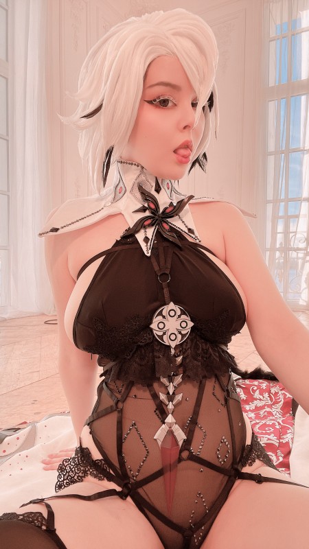 Изысканная фотосессия с обнаженной моделью